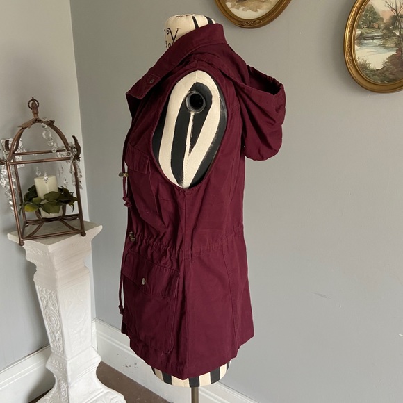 Love tree burgundy vest - Picture 2 of 9